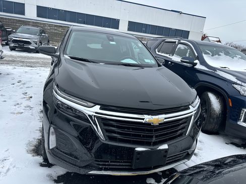Certified 2024 Chevrolet Equinox LT image 2