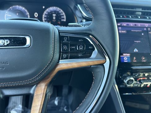 Used 2025 Jeep Grand Cherokee Summit image 31
