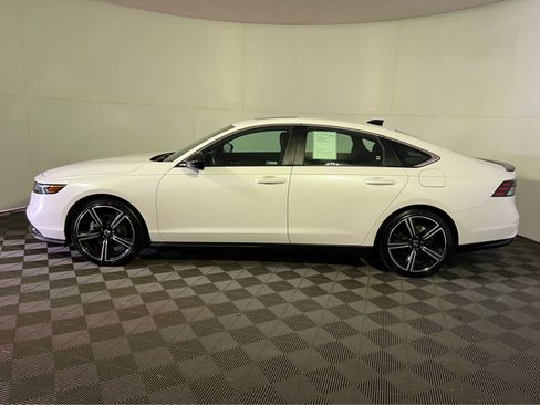Used 2025 Honda Accord Sport image 4