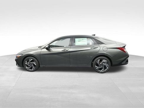 Used 2025 Hyundai Elantra SEL FWD image 6