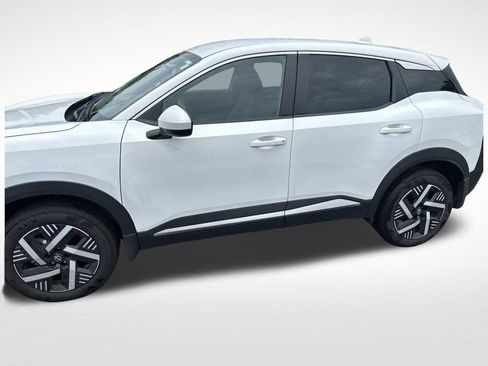 Certified 2025 Nissan Kicks SV FWD image 2