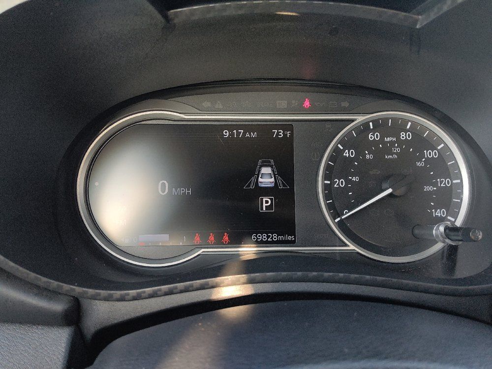 Used 2022 Nissan Versa SR FWD image 23