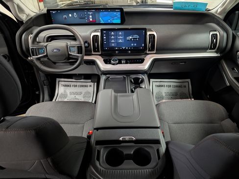 Used 2025 Ford Expedition Max Active image 10