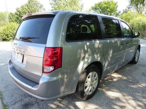 Used 2019 Dodge Grand Caravan SE FWD image 11