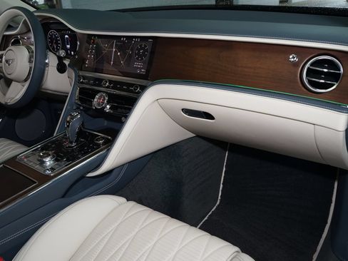 Used 2022 Bentley Flying Spur V8 AWD/4WD image 11