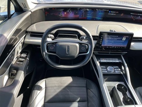 Used 2025 Lincoln Nautilus Reserve image 14