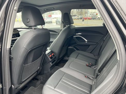 Used 2025 Audi Q5 Premium w/ Convenience Package image 7