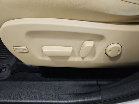 Used 2014 Toyota Highlander XLE image 15