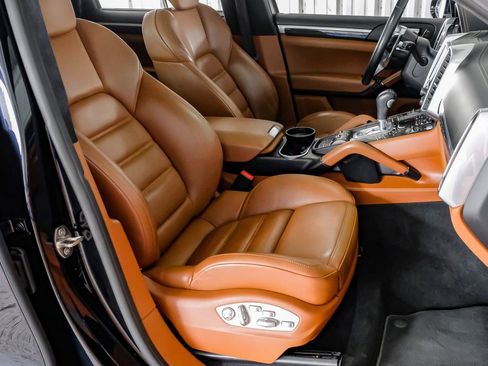 Used 2018 Porsche Cayenne Turbo image 30