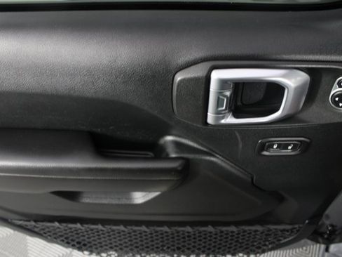 Used 2018 Jeep Wrangler Unlimited Sport S image 13