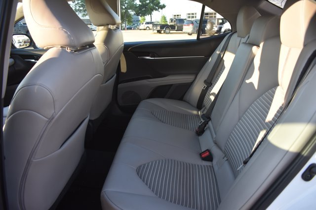 Used 2020 Toyota Camry SE FWD image 15