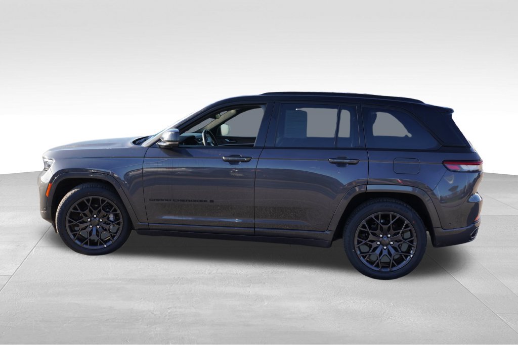 Used 2025 Jeep Grand Cherokee Summit w/ Obsidian Package AWD/4WD image 10