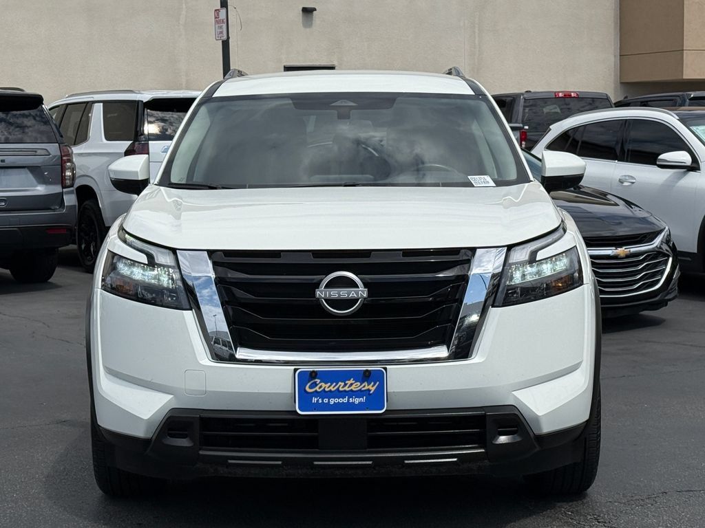 Used 2025 Nissan Pathfinder SV FWD image 4