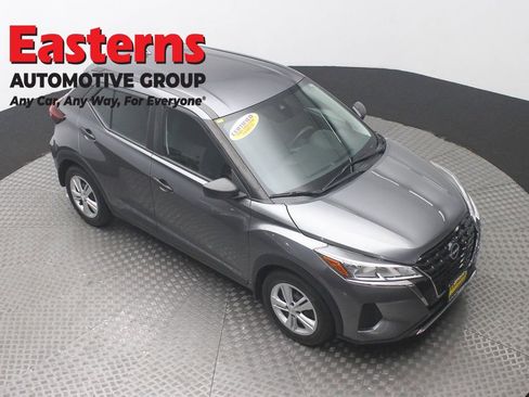 Used 2023 Nissan Kicks S image 3