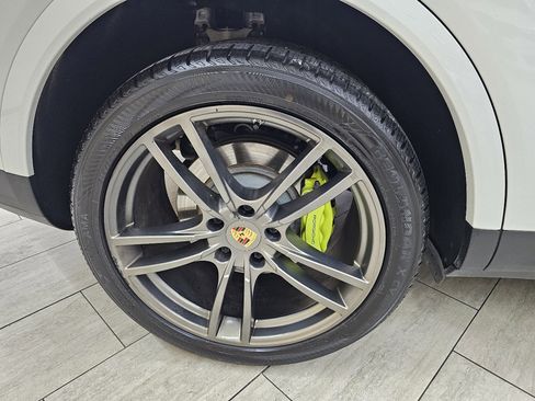 Used 2020 Porsche Cayenne E-Hybrid image 45