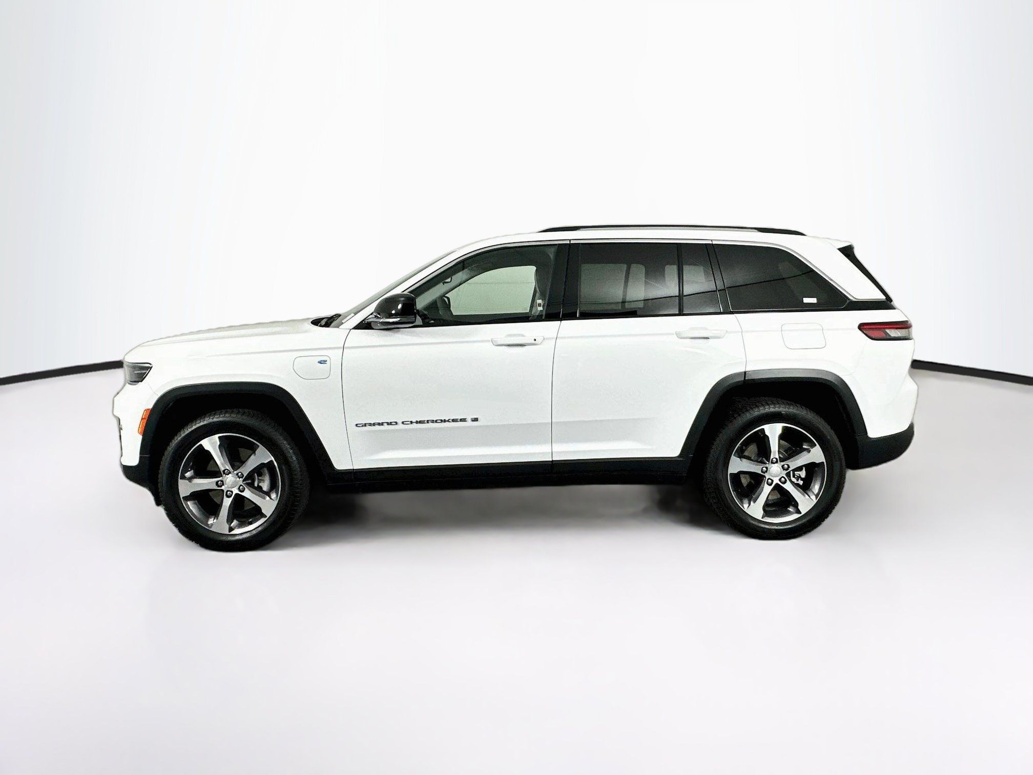 Used 2023 Jeep Grand Cherokee 4WD 4xe image 4