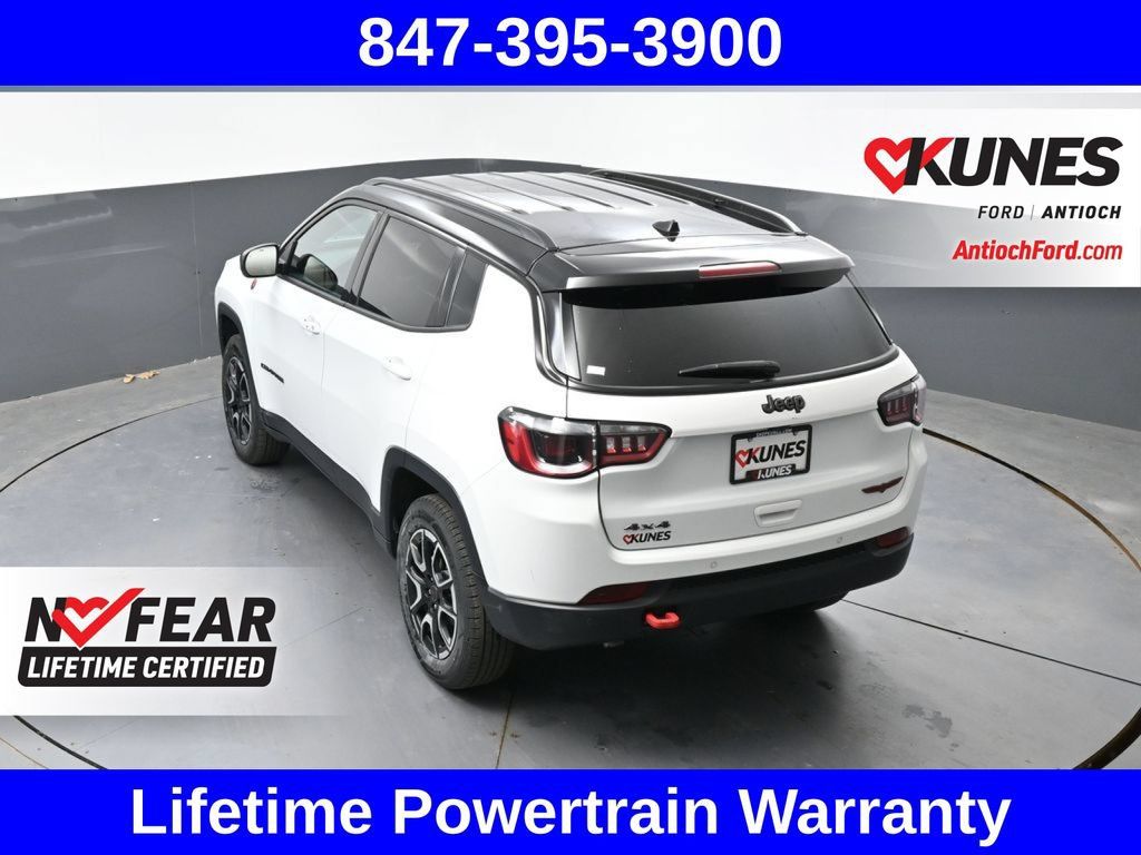 Used 2025 Jeep Compass Trailhawk AWD/4WD image 44