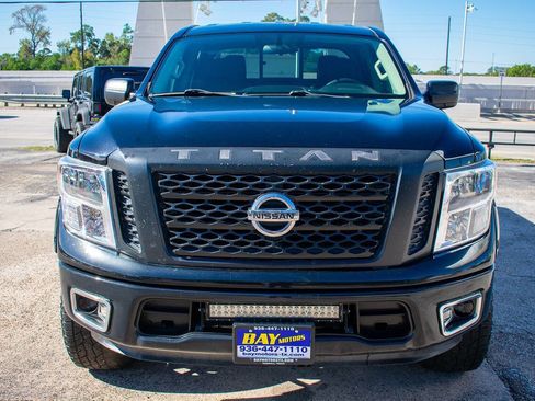 Used 2017 Nissan Titan S image 9