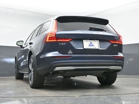 Used 2025 Volvo V60 B5 Cross Country Plus AWD/4WD image 43