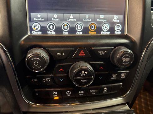 Used 2018 Jeep Grand Cherokee Laredo image 25