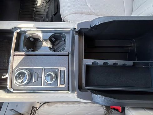 Used 2024 Ford Expedition Platinum AWD/4WD image 13