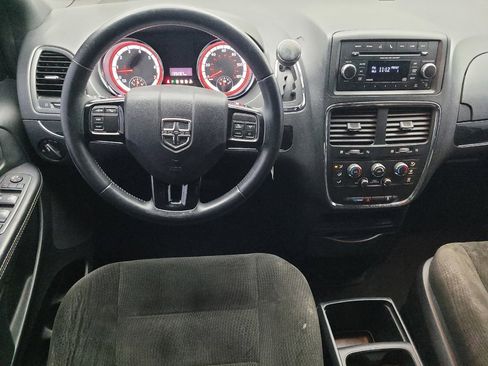 Used 2016 Dodge Grand Caravan SE FWD image 22