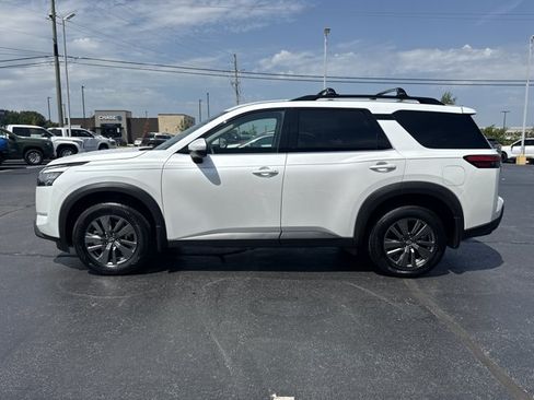 Certified 2025 Nissan Pathfinder SV w/ Black Appearance Package AWD/4WD image 12