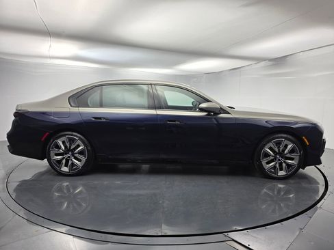 New 2026 BMW 760i xDrive image 3