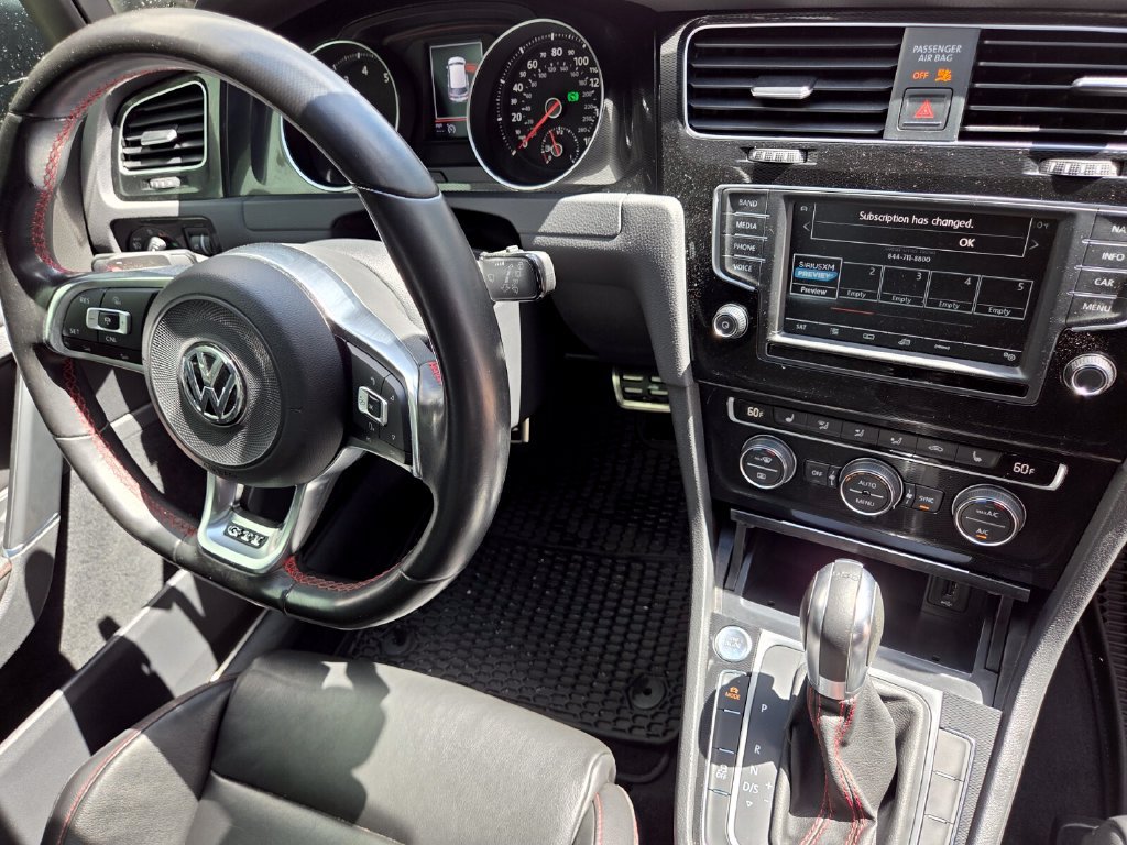 Used 2017 Volkswagen Golf 4-Door FWD image 32