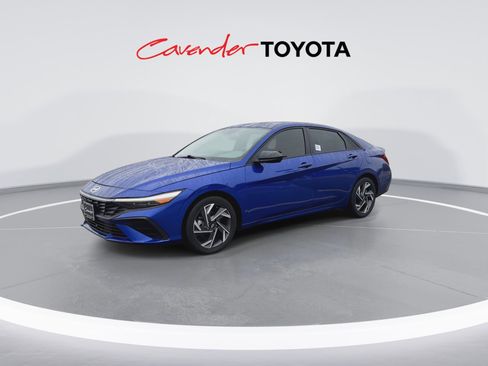 Used 2025 Hyundai Elantra Sport image 4