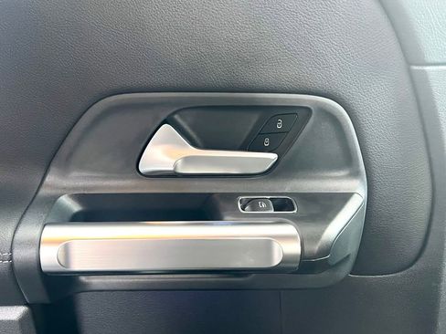 Certified 2025 Mercedes-Benz GLB 250 4MATIC image 21