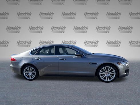 Used 2020 Jaguar XF Prestige image 10