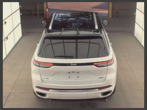 Used 2022 Jeep Grand Cherokee Summit image 4