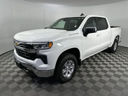 Used 2025 Chevrolet Silverado 1500 LT w/ Leather Package AWD/4WD image 4