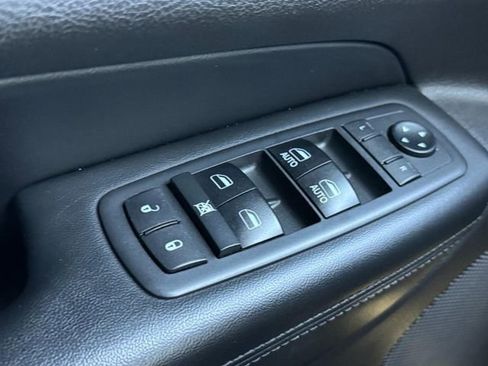 Used 2018 Jeep Grand Cherokee Altitude AWD/4WD image 23