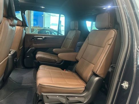 New 2026 Chevrolet Suburban High Country AWD/4WD image 11