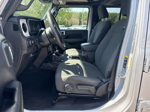 Used 2024 Jeep Wrangler Unlimited Sahara AWD/4WD image 9