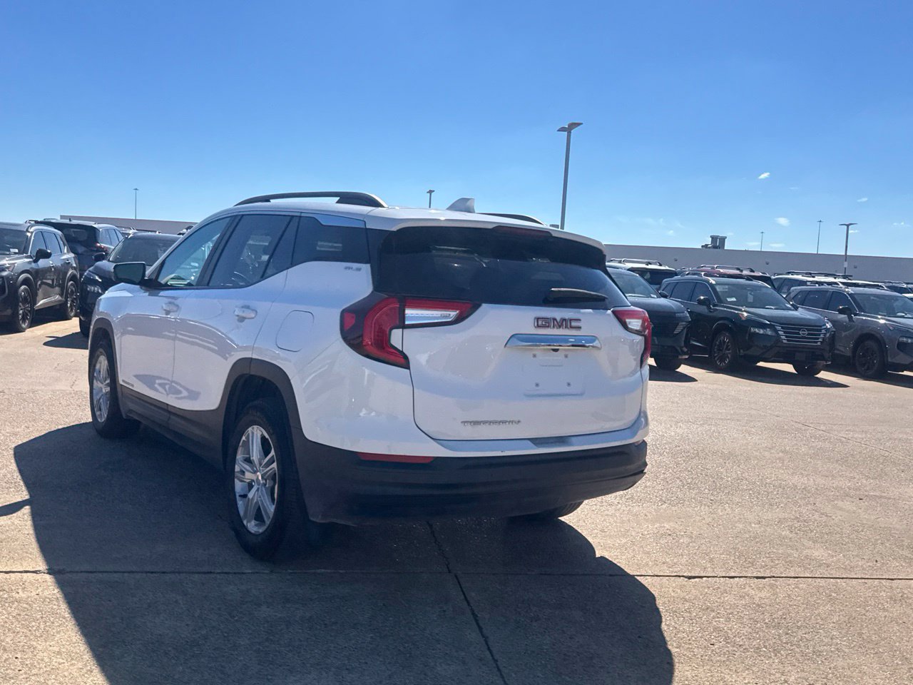 Used 2022 GMC Terrain SLE w/ Driver Convenience Package FWD image 19