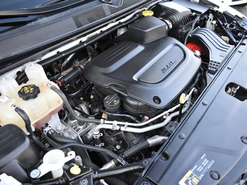 Used 2022 Chrysler Pacifica Touring-L FWD image 48