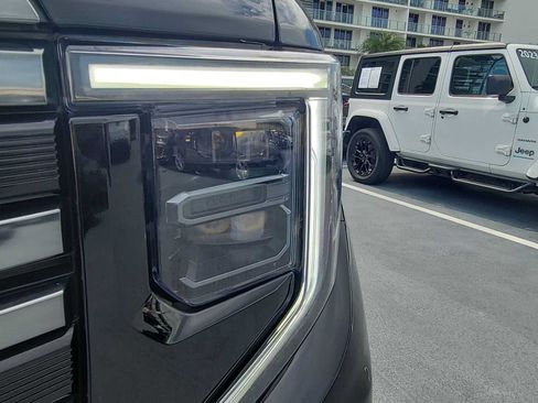 Used 2023 GMC Sierra 1500 AT4 w/ Technology Package AWD/4WD image 9