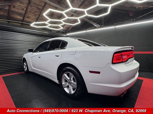 Used 2011 Dodge Charger SE image 4