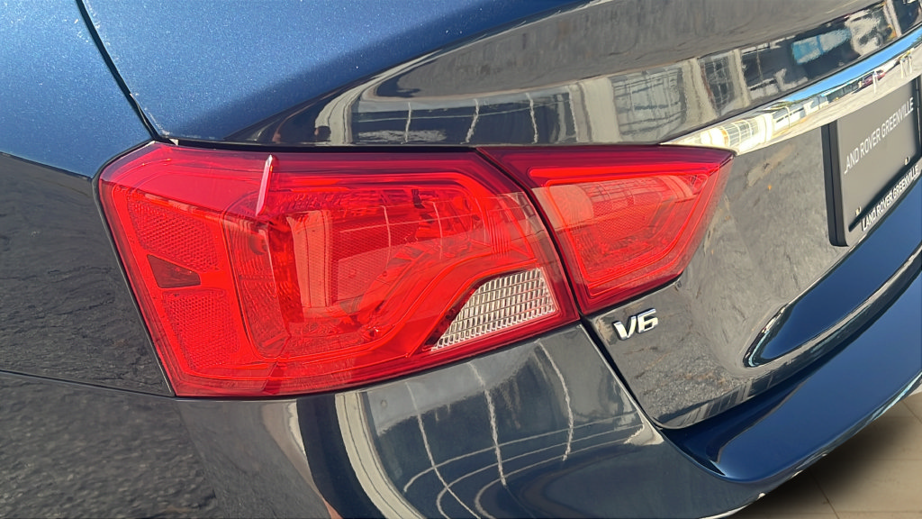 Used 2019 Chevrolet Impala LT FWD image 12