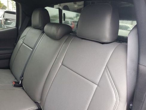 Used 2021 Toyota Tacoma TRD Sport image 8