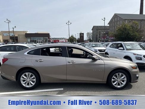 Used 2025 Chevrolet Malibu LT FWD image 3