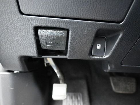 Used 2019 Toyota Highlander XLE image 29