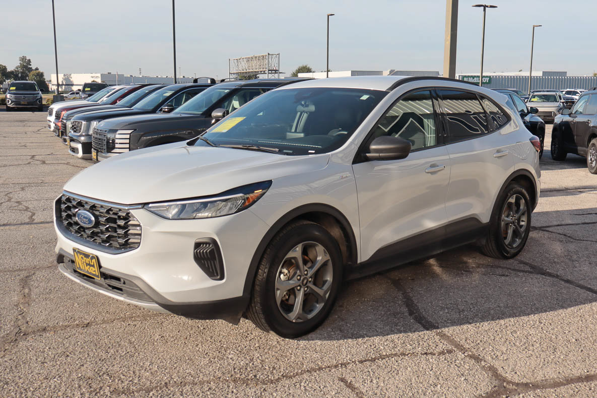 Used 2025 Ford Escape ST-Line FWD image 3