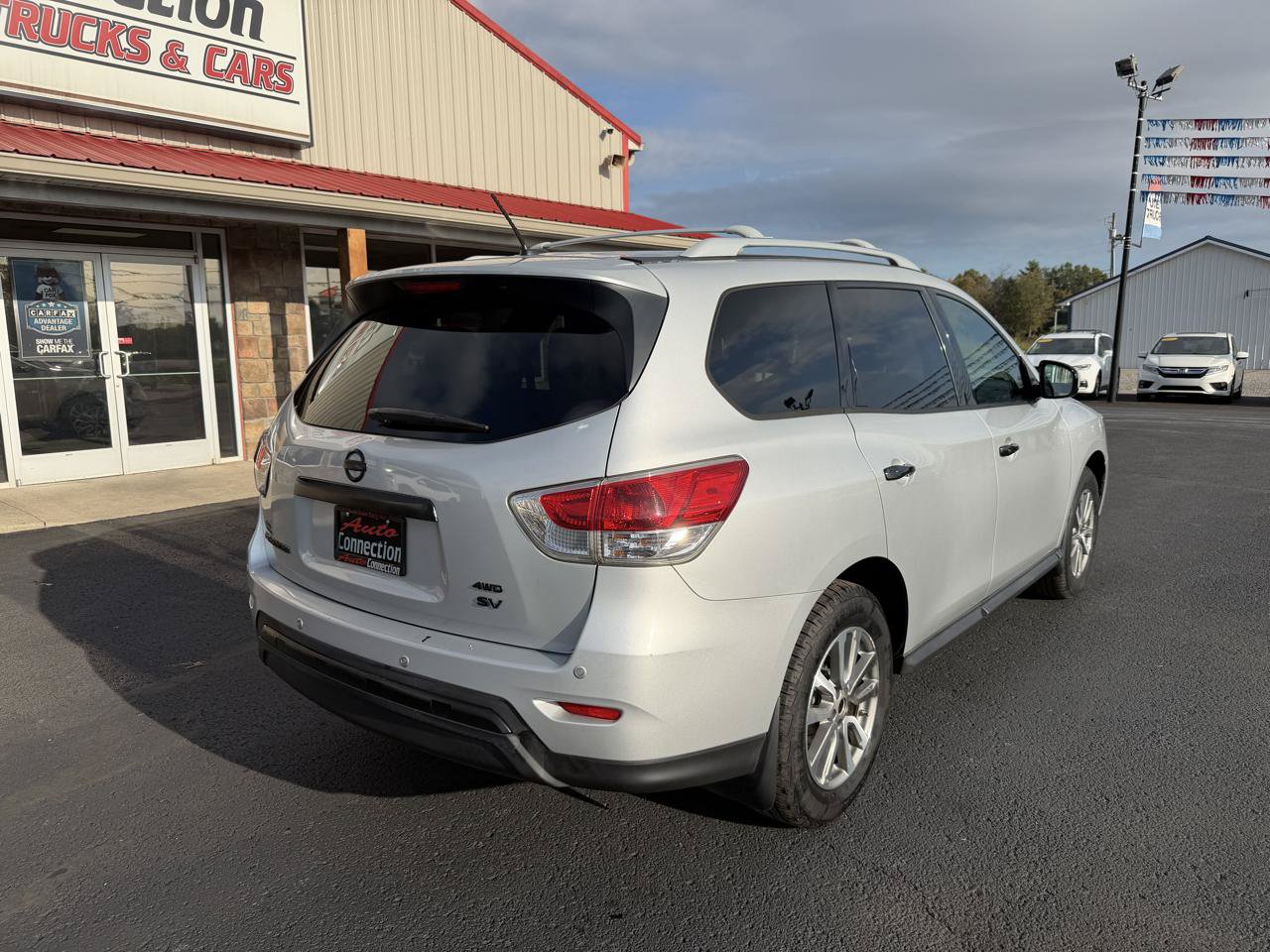 Used 2013 Nissan Pathfinder SV AWD/4WD image 4