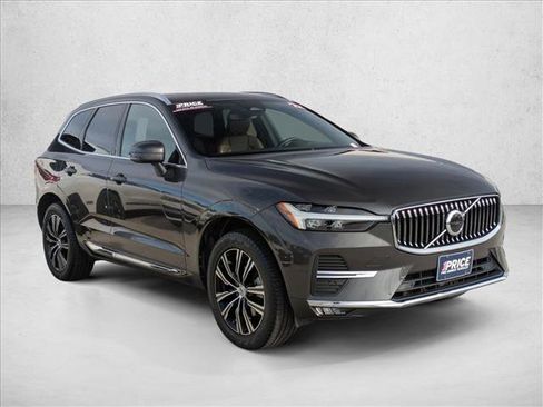 Used 2022 Volvo XC60 B5 Inscription image 3