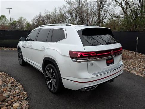 Used 2025 Volkswagen Atlas SEL Premium R-Line image 3