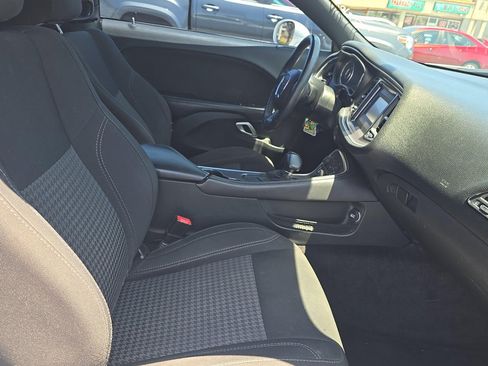 Used 2015 Dodge Challenger SXT RWD image 6
